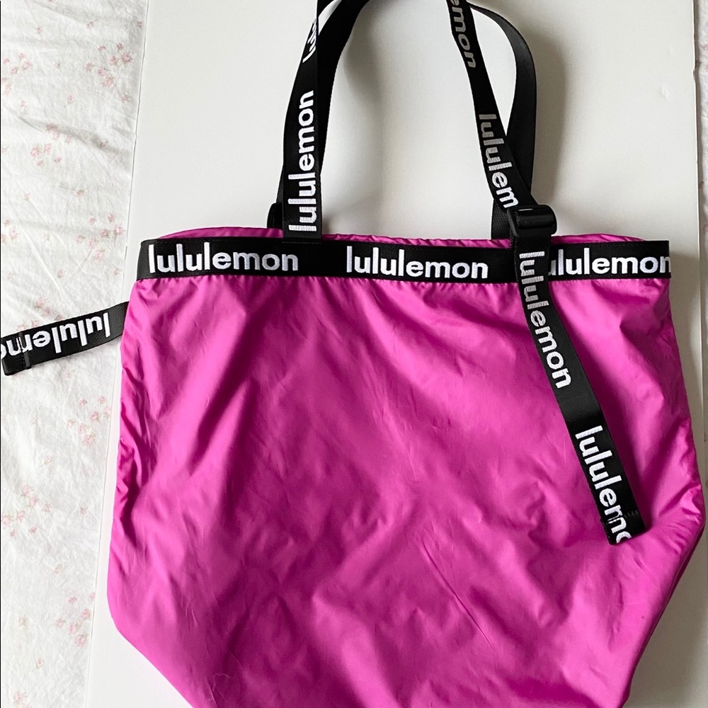 NWT lululemon tote bag!!!